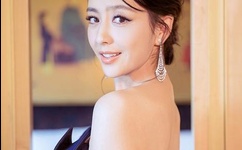 82岁老人参加高考 与老伴并肩回家